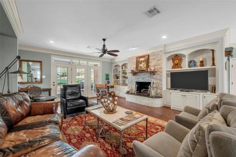 810 Forest Oaks Circle Woodway TX 76712