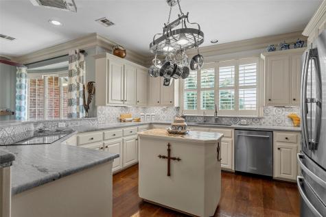 810 Forest Oaks Circle Woodway TX 76712