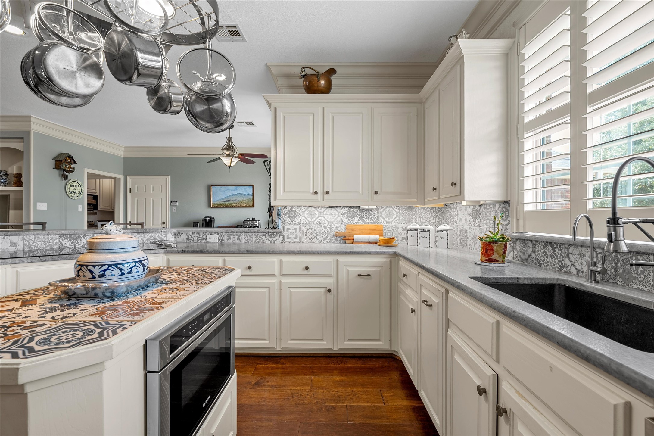 810 Forest Oaks Circle Woodway TX 76712