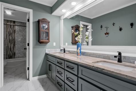 810 Forest Oaks Circle Woodway TX 76712