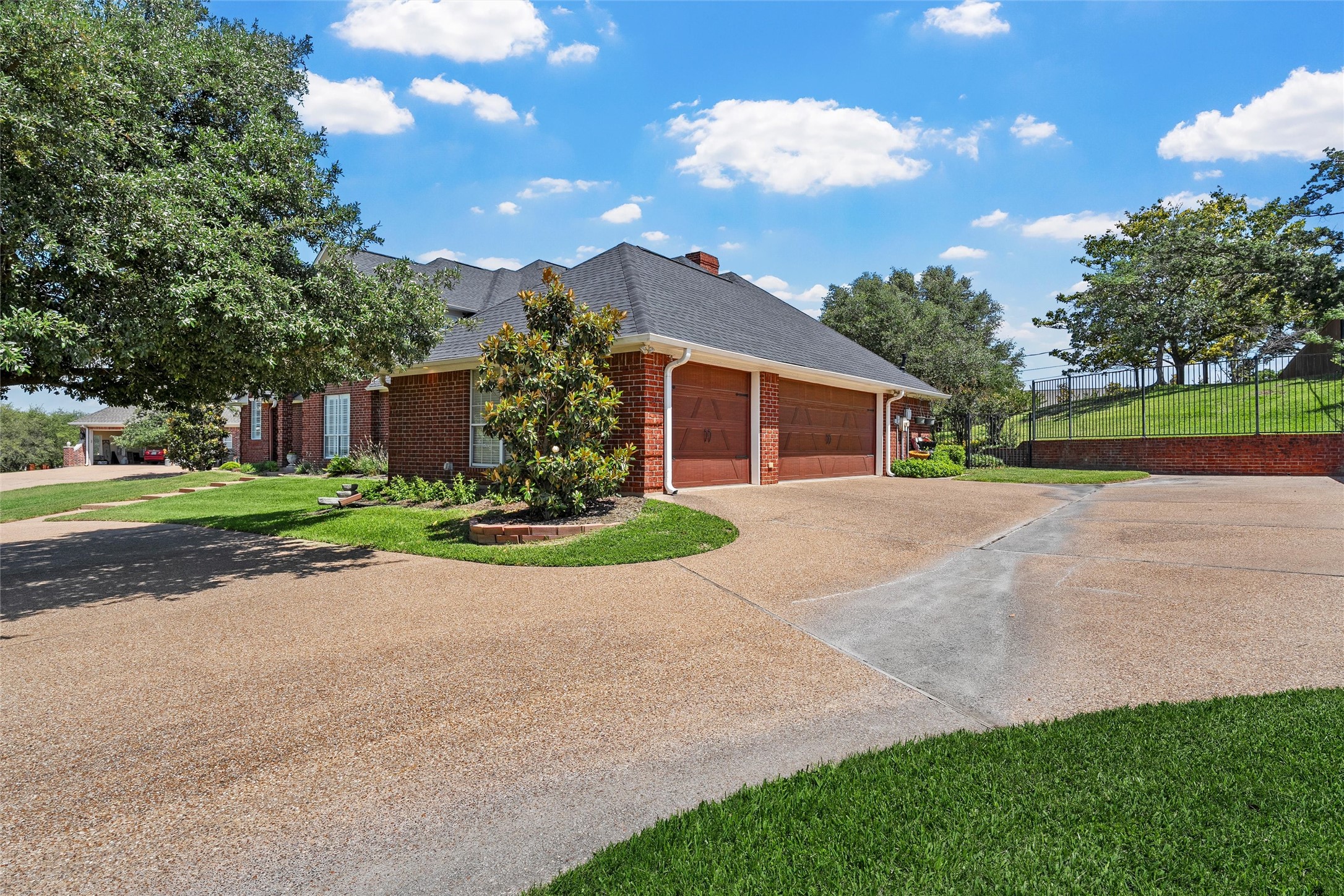 810 Forest Oaks Circle Woodway TX 76712