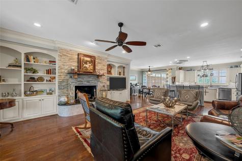 810 Forest Oaks Circle Woodway TX 76712