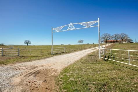 242 County Road 1271 Alvord TX 76225