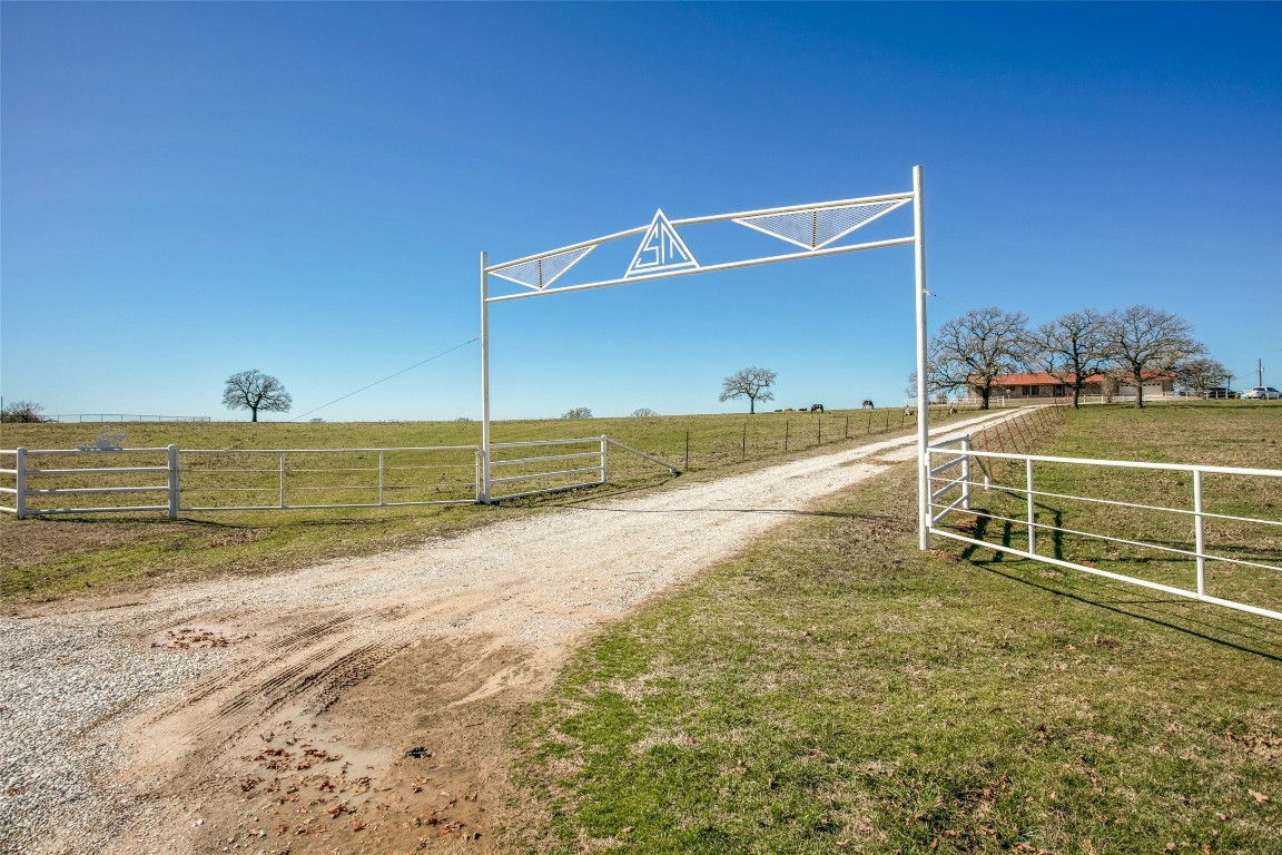 242 County Road 1271 Alvord TX 76225