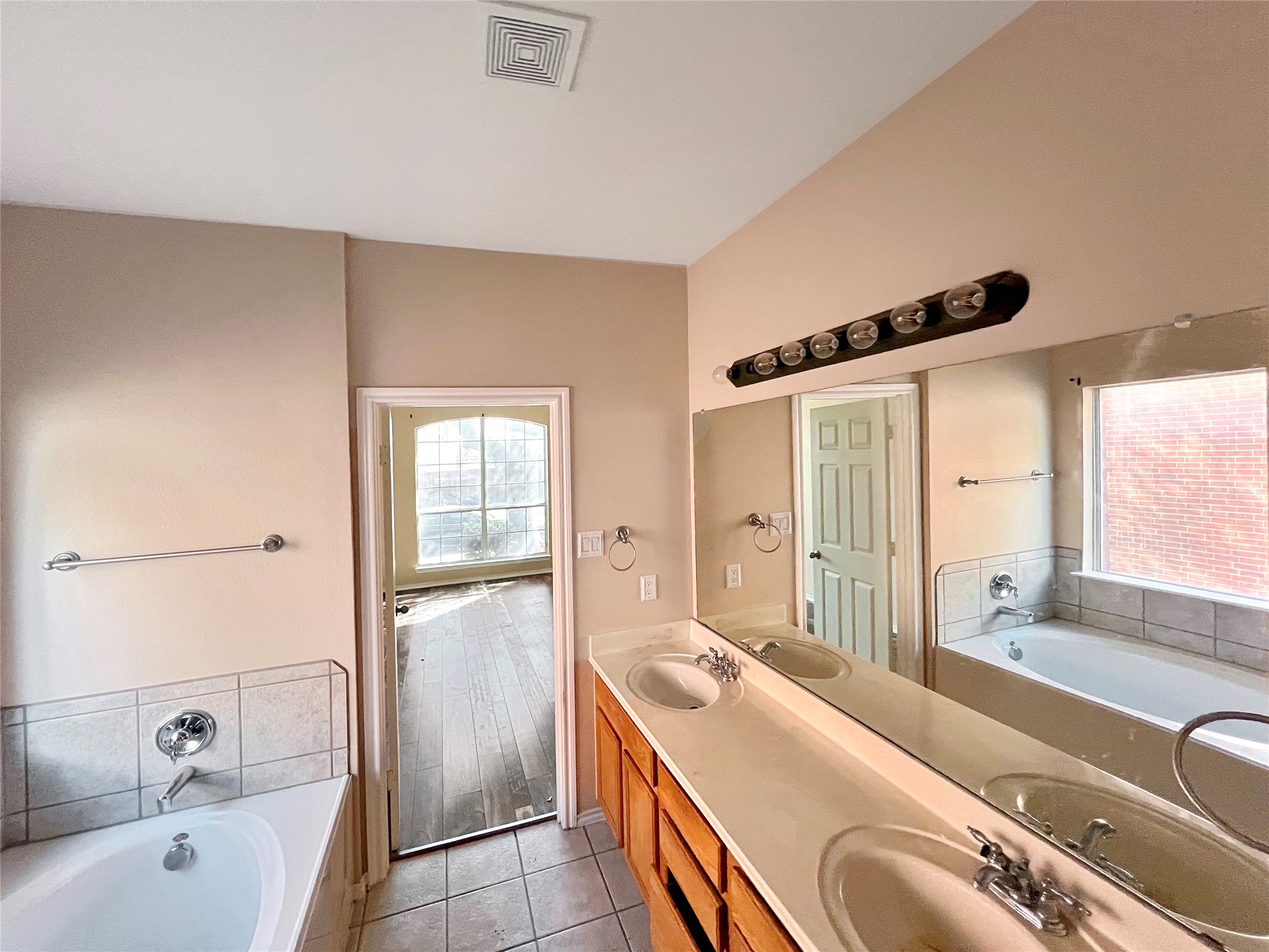 1203 Whitecreek Drive Glenn Heights TX 75154