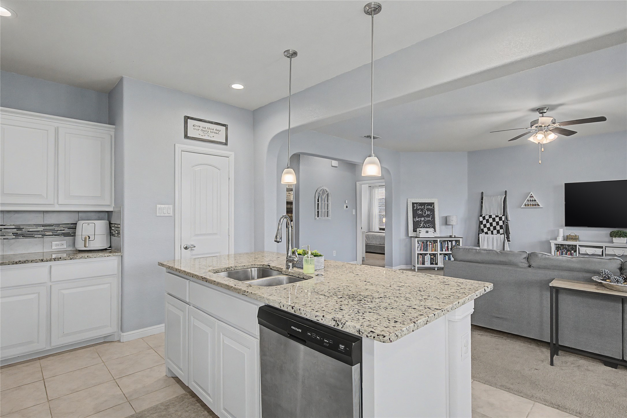 1033 Madelia Avenue Fort Worth TX 76177