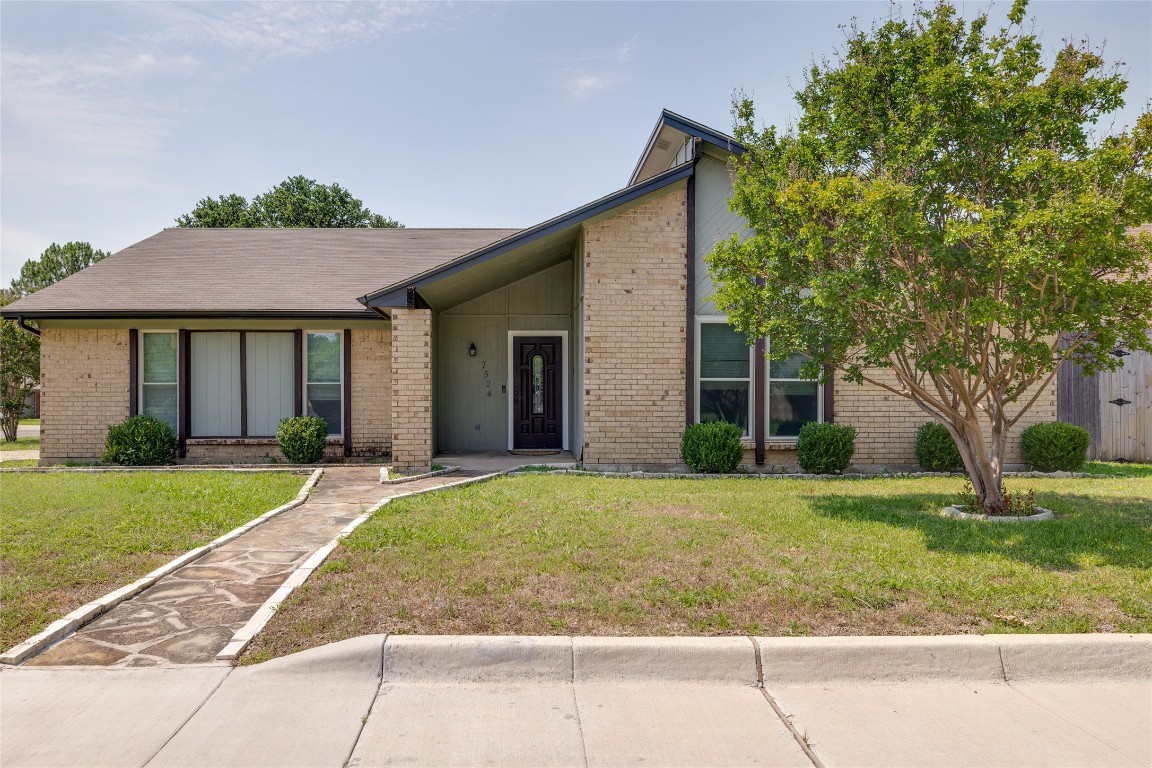 7524 Schiller Drive North Richland Hills TX 76180