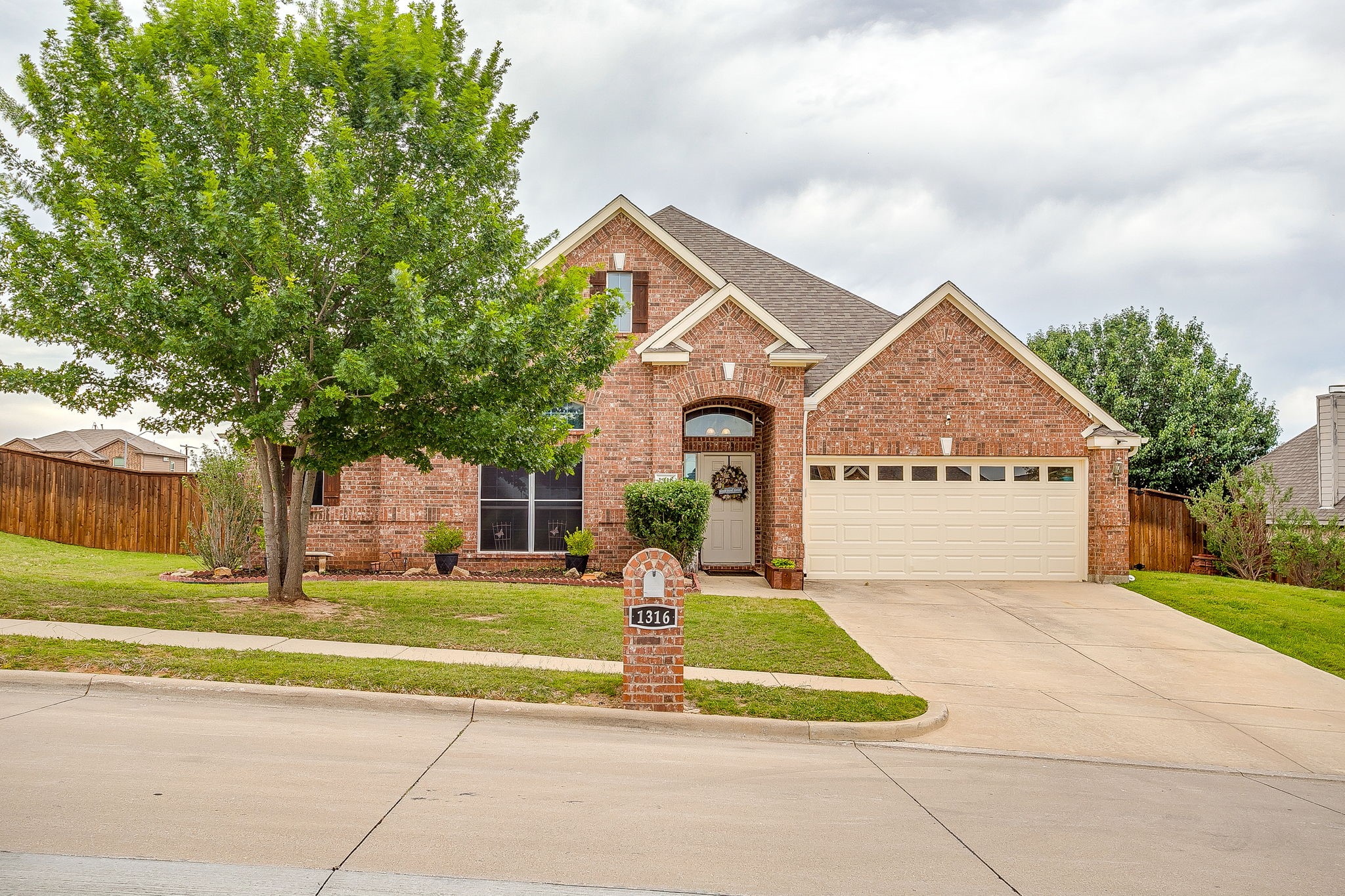 1316 Meadowlakes Azle TX 76020