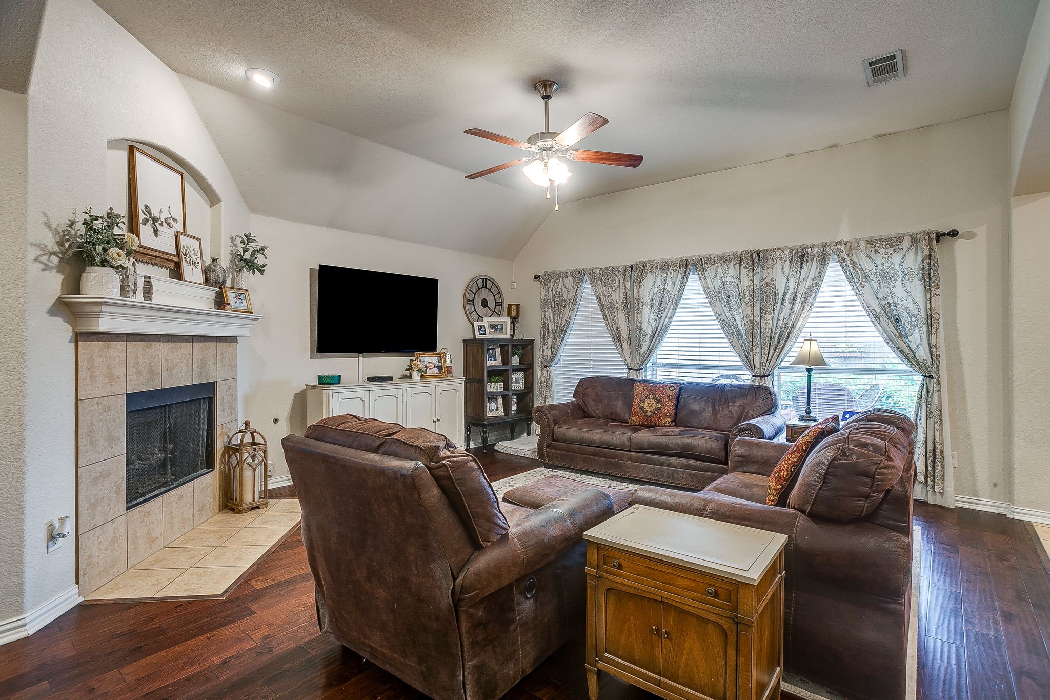 1316 Meadowlakes Azle TX 76020