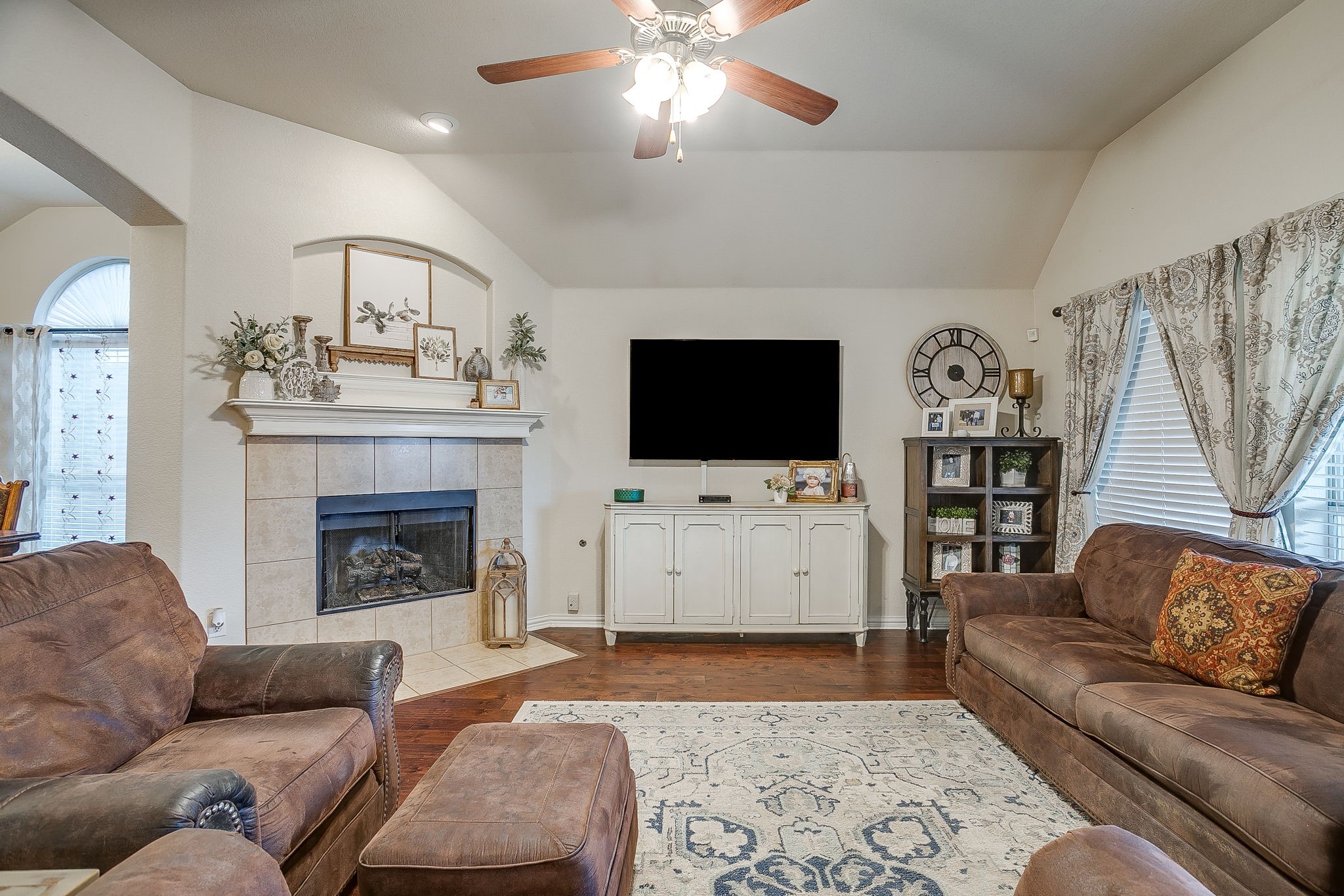 1316 Meadowlakes Azle TX 76020