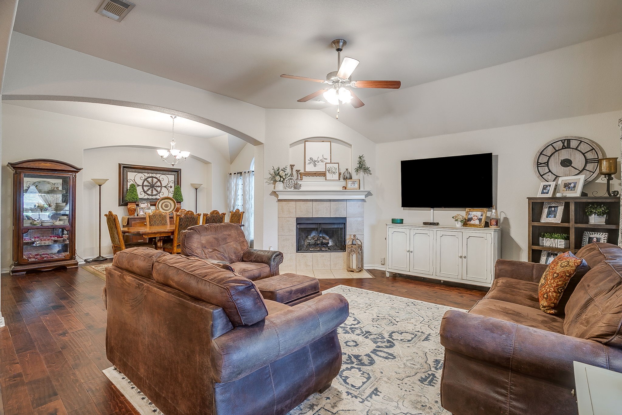 1316 Meadowlakes Azle TX 76020