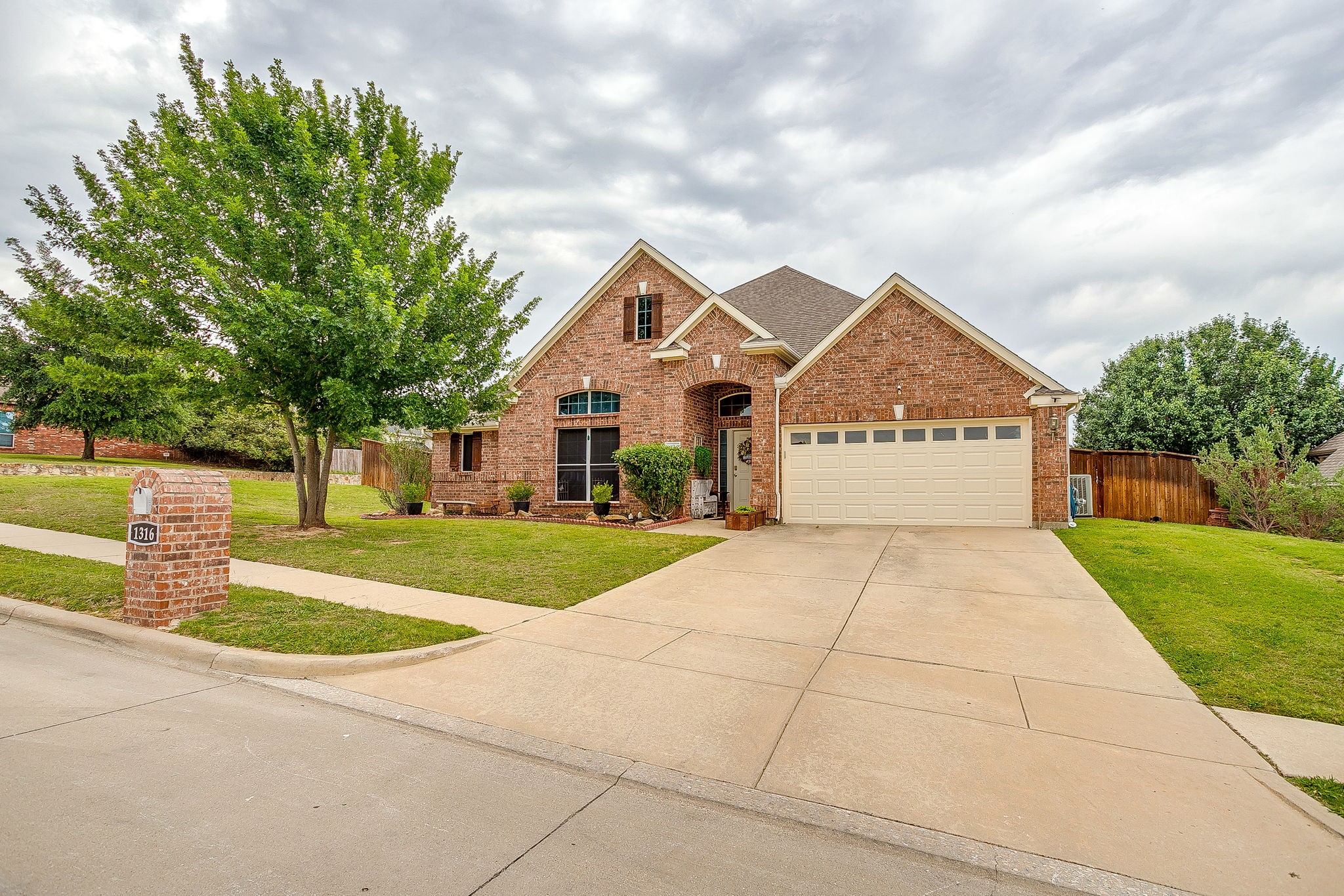1316 Meadowlakes Azle TX 76020
