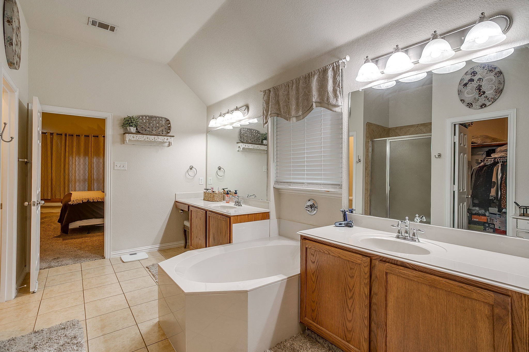 1316 Meadowlakes Azle TX 76020