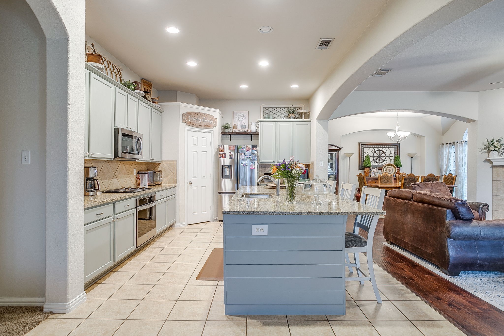 1316 Meadowlakes Azle TX 76020