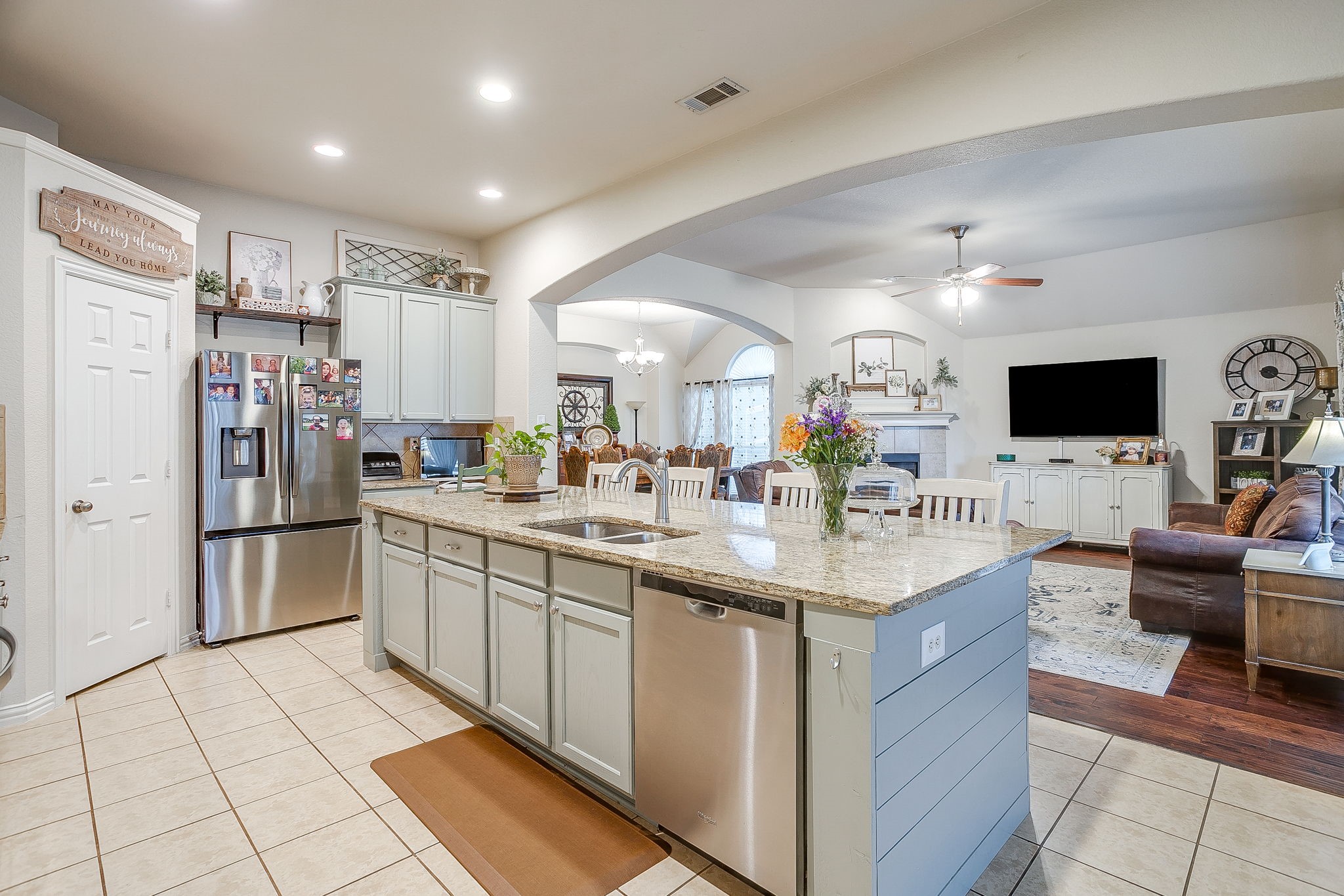 1316 Meadowlakes Azle TX 76020