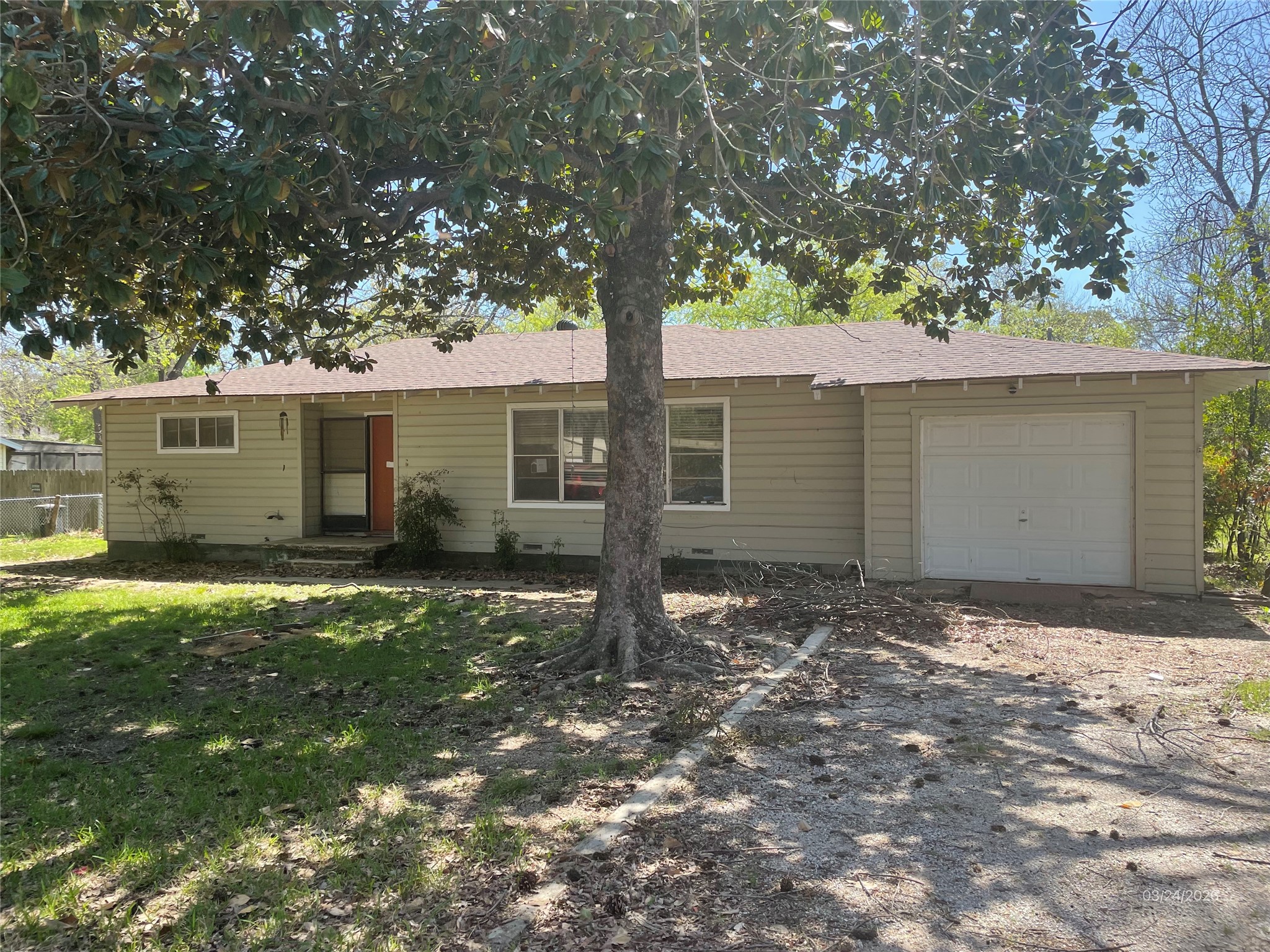 1100 Poe Street Azle TX 76020