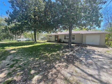 1100 Poe Street Azle TX 76020