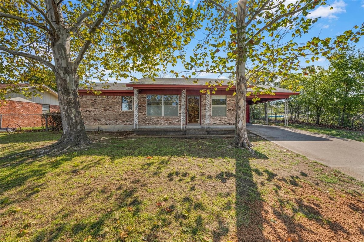 1705 S Hatcher Street Decatur TX 76234