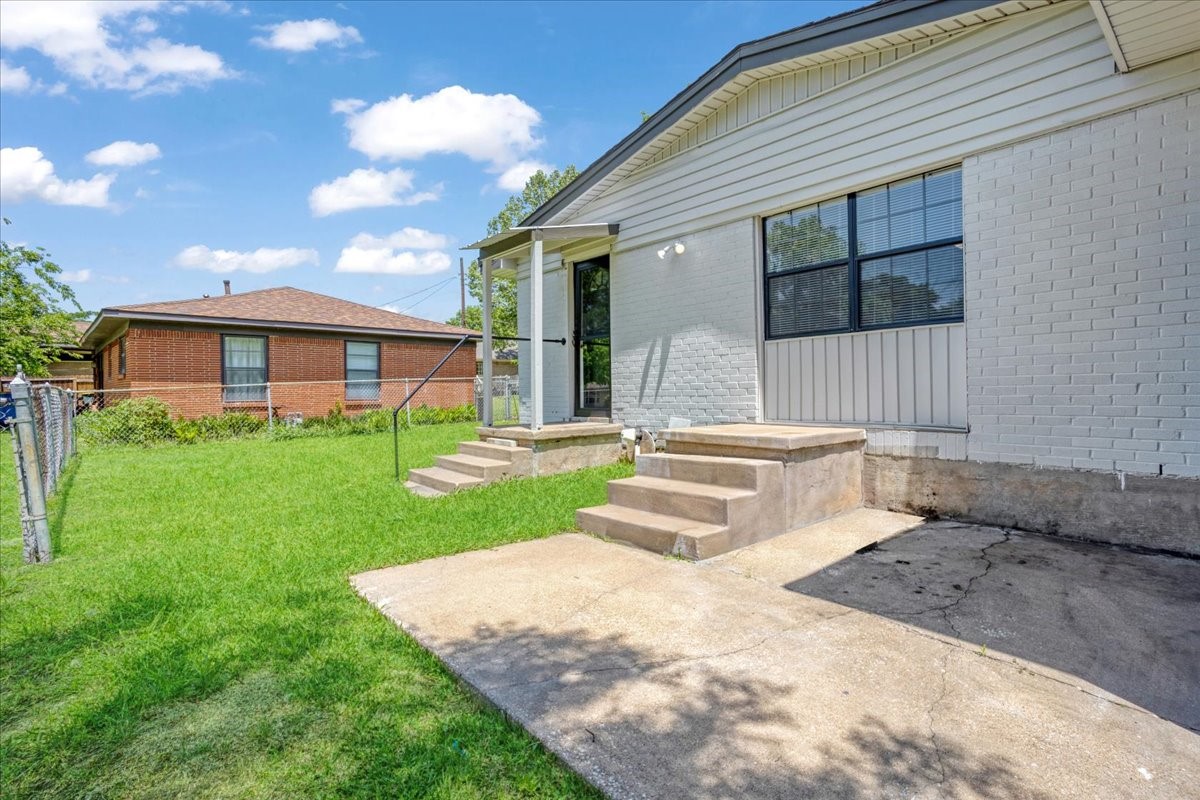 1815 W Brockett Street Sherman TX 75092