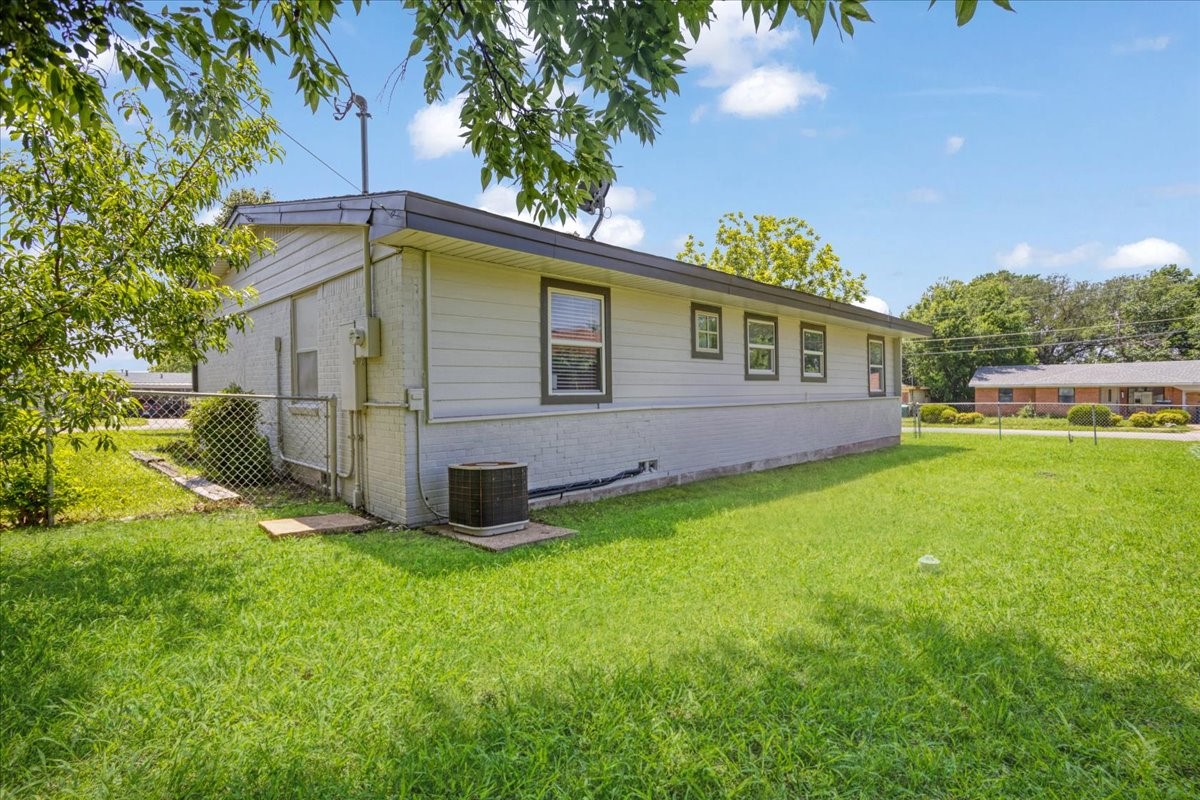 1815 W Brockett Street Sherman TX 75092