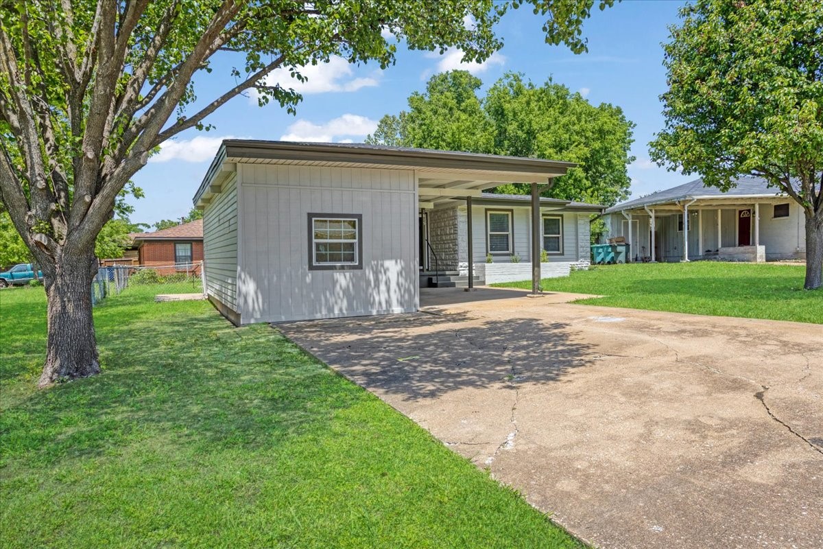 1815 W Brockett Street Sherman TX 75092