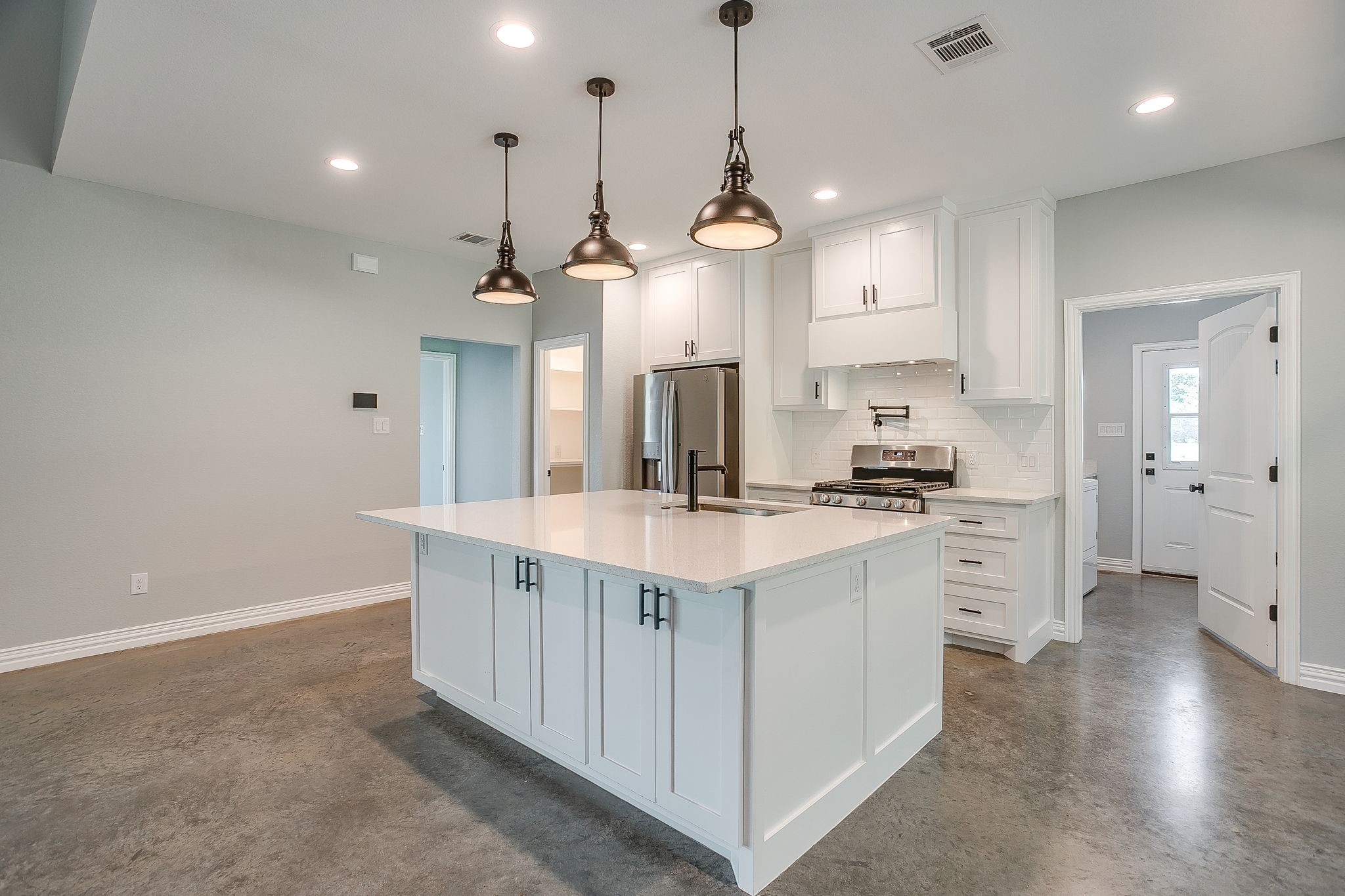 13901 County Road 102 Grandview TX 76050