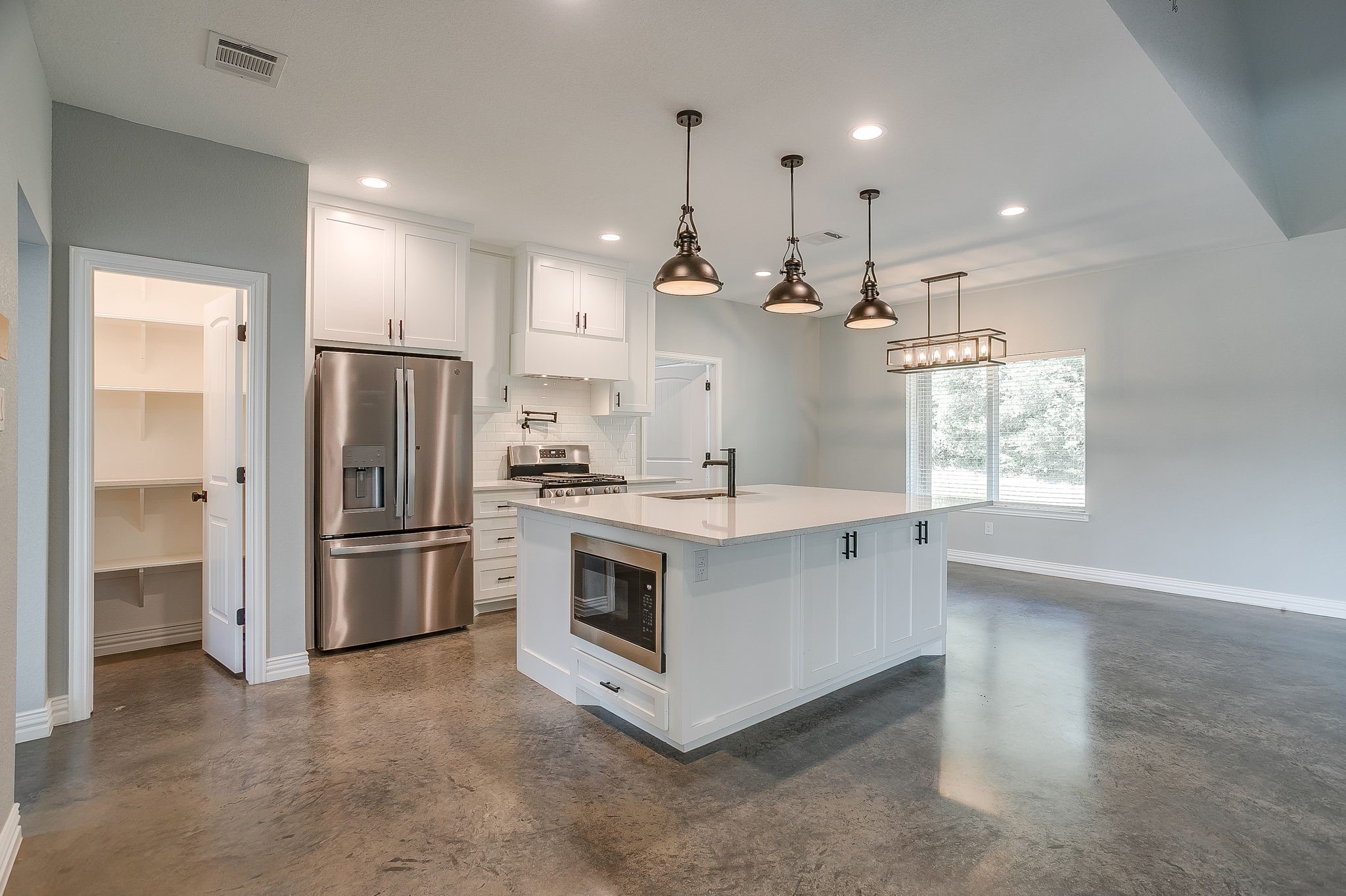 13901 County Road 102 Grandview TX 76050