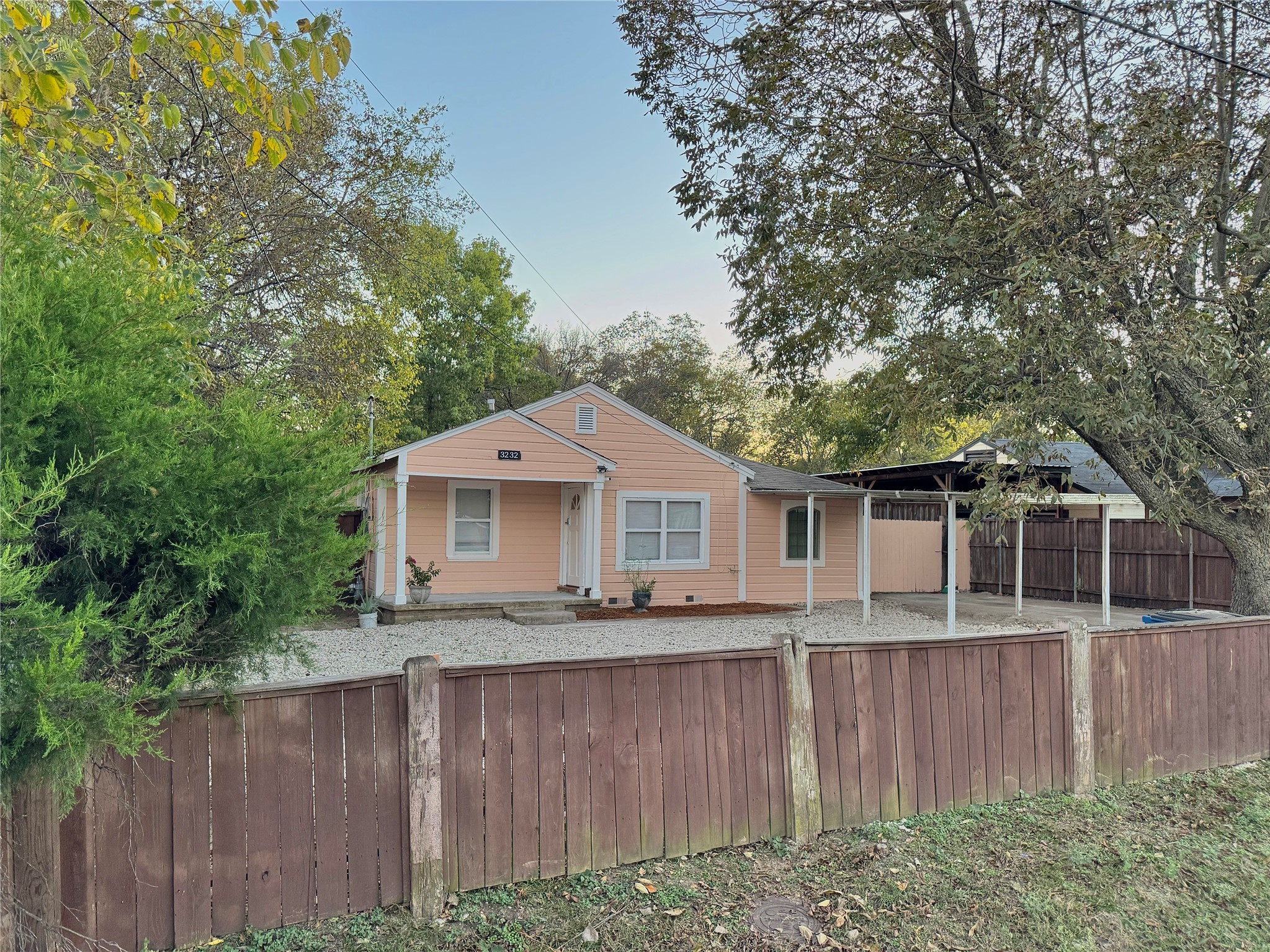 3232 Springview Avenue Dallas TX 75216