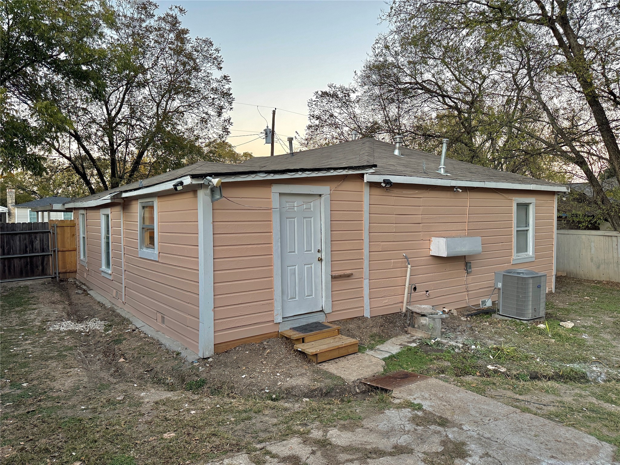 3232 Springview Avenue Dallas TX 75216
