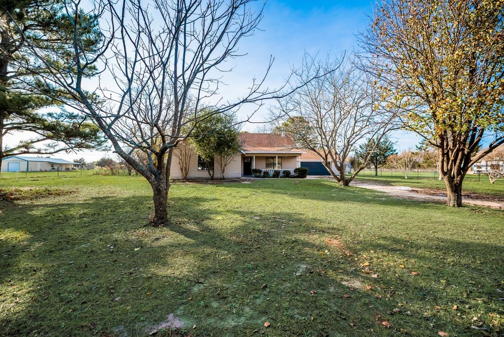 1885 County Road 3327 Greenville TX 75402