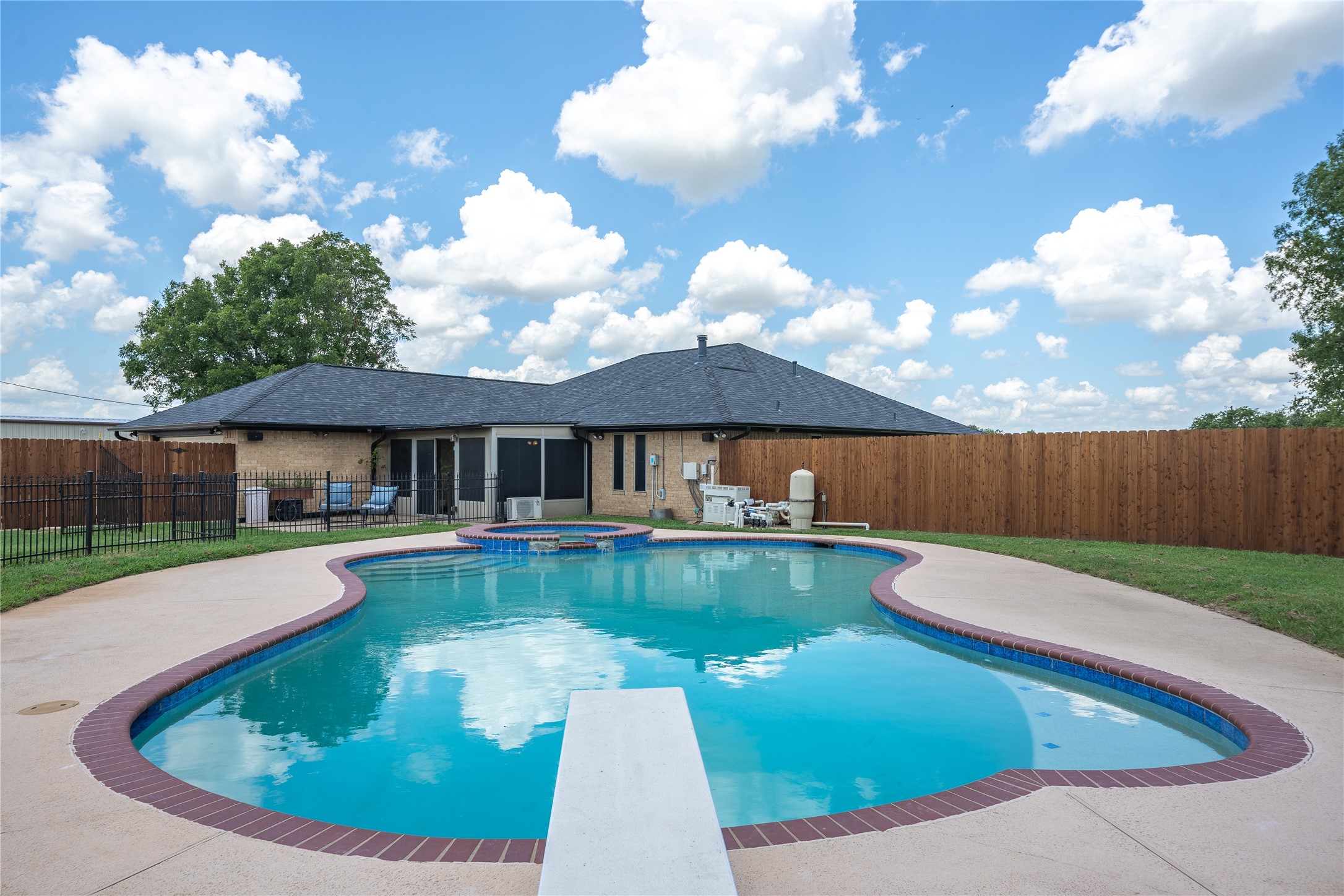 8086 County Road 272 Terrell TX 75160
