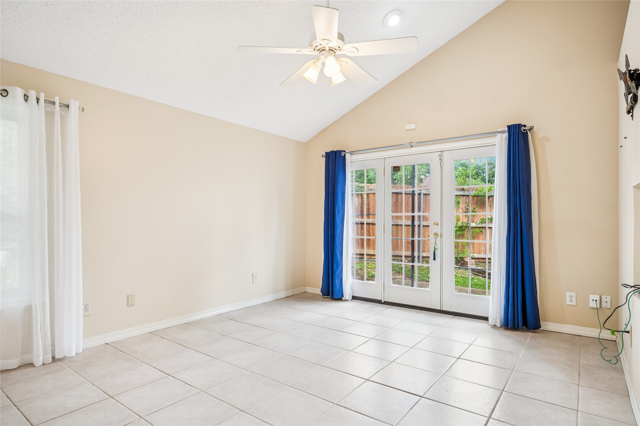 2726 Winding Hollow Lane Arlington TX 76006