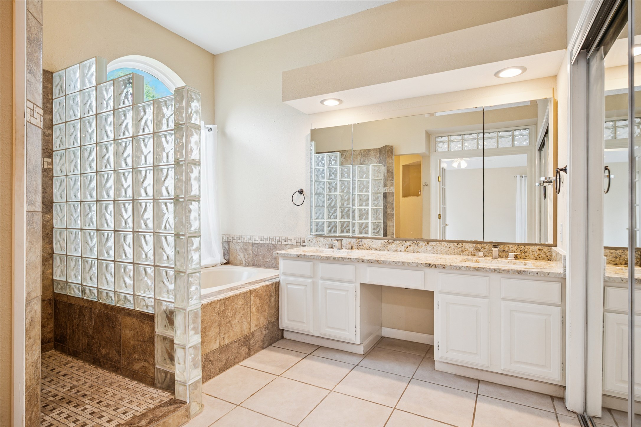 2726 Winding Hollow Lane Arlington TX 76006