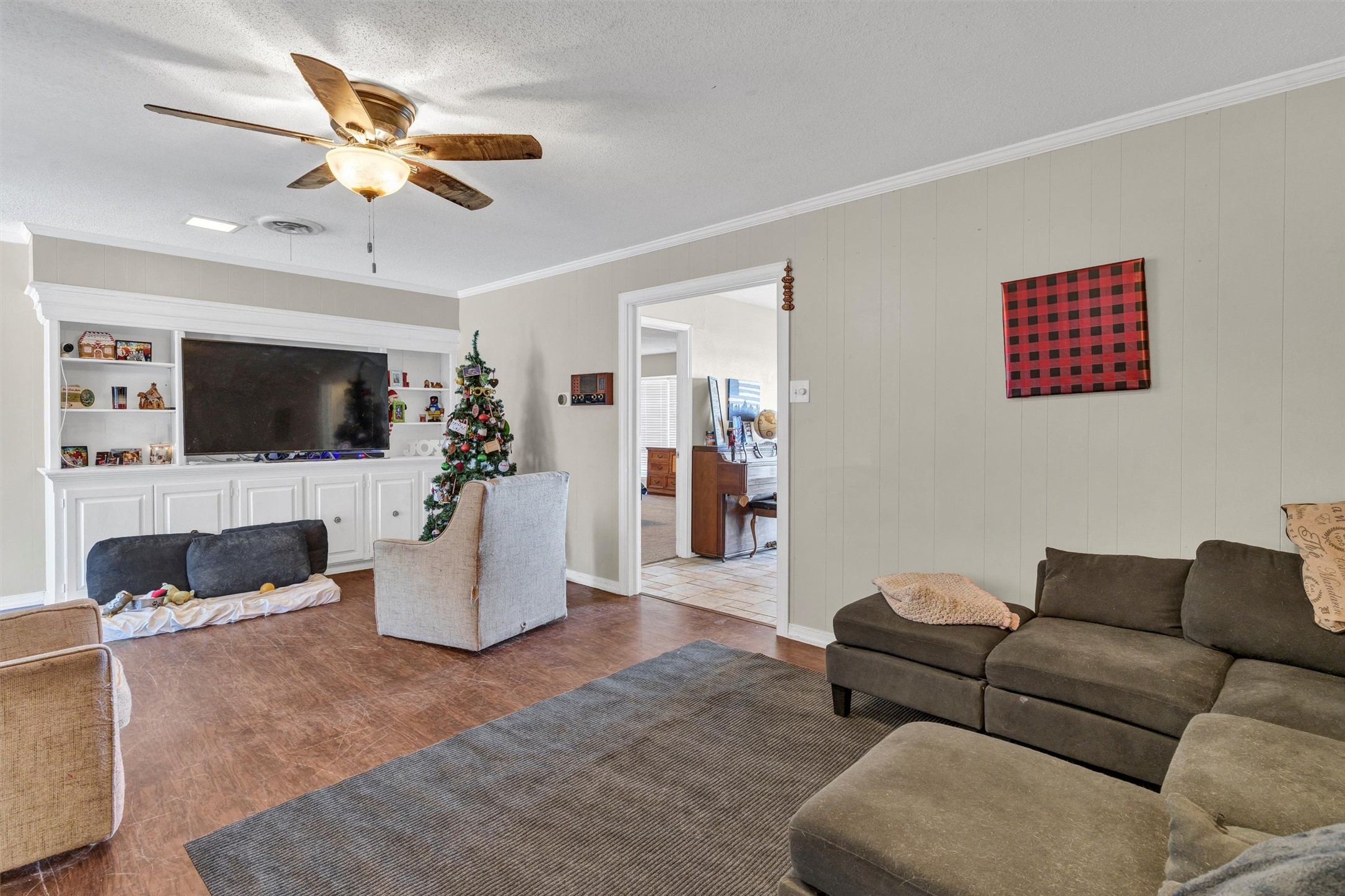 706 E Criner Street Grandview TX 76050