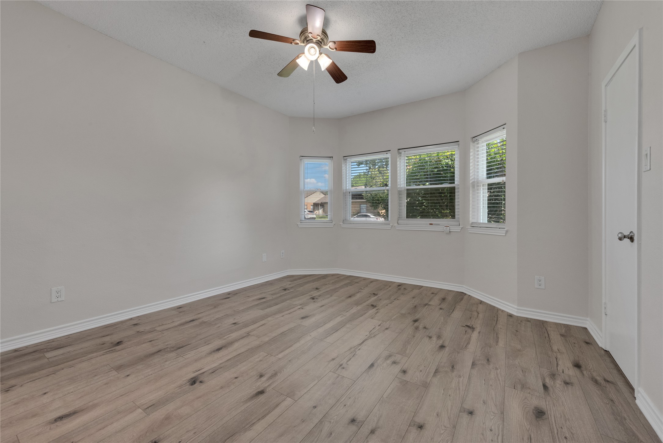 613 Canterbury Street Euless TX 76039