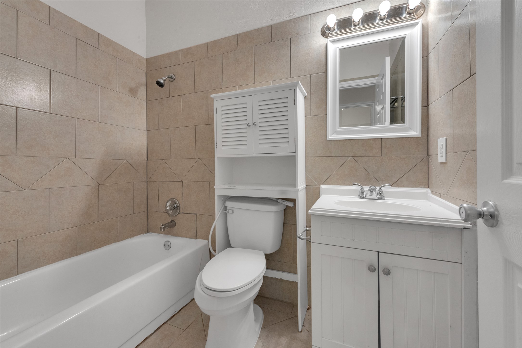 613 Canterbury Street Euless TX 76039