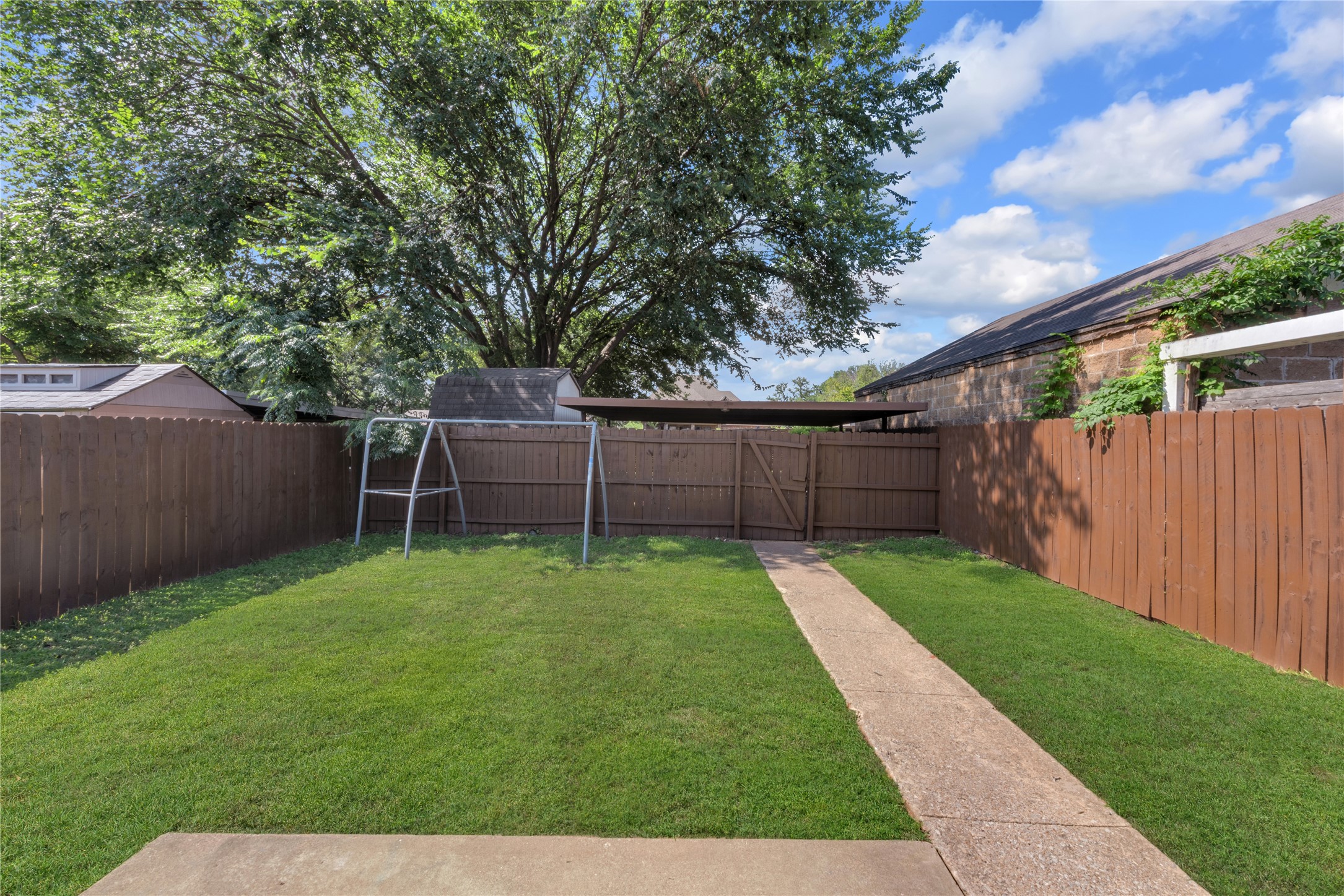 613 Canterbury Street Euless TX 76039