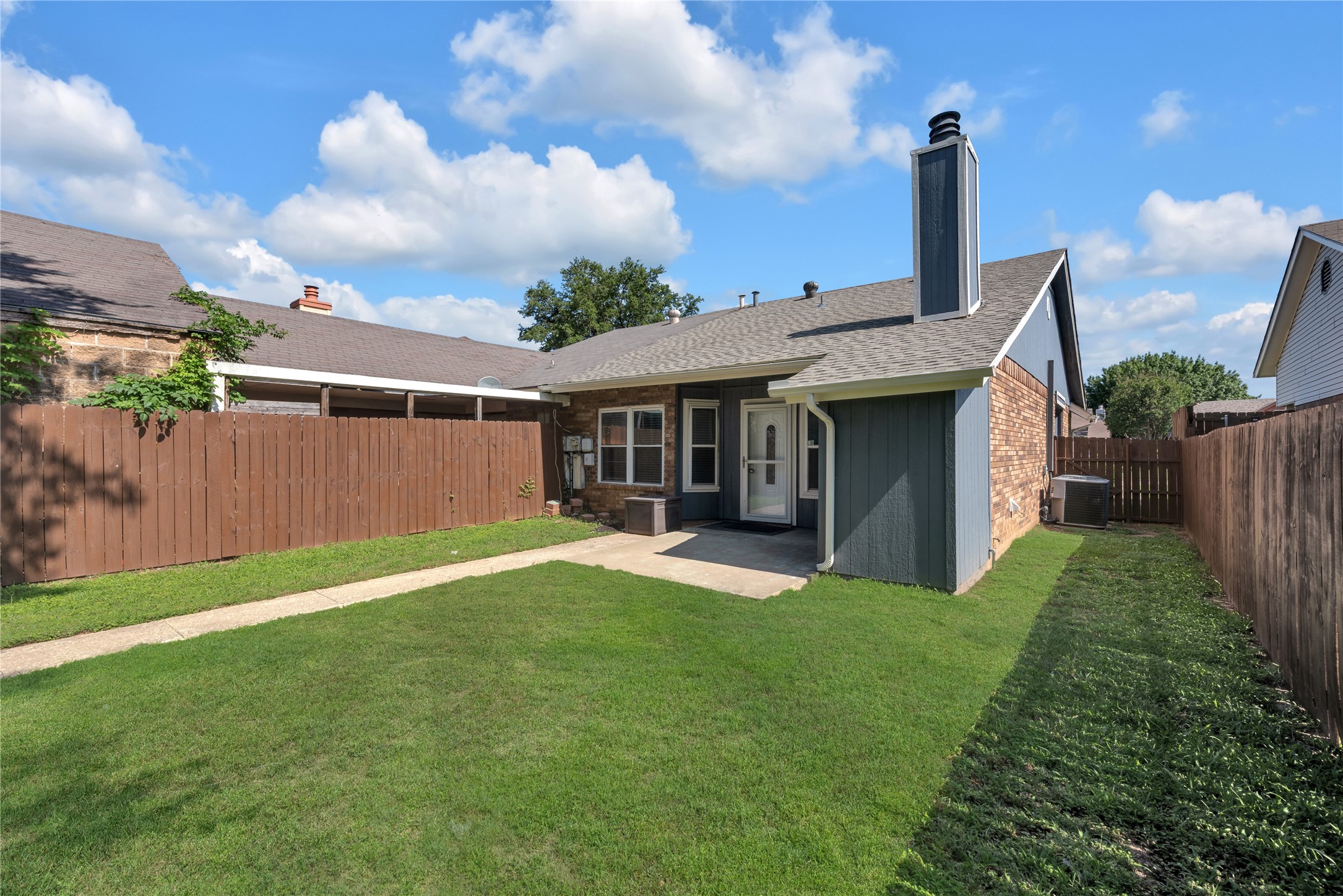 613 Canterbury Street Euless TX 76039