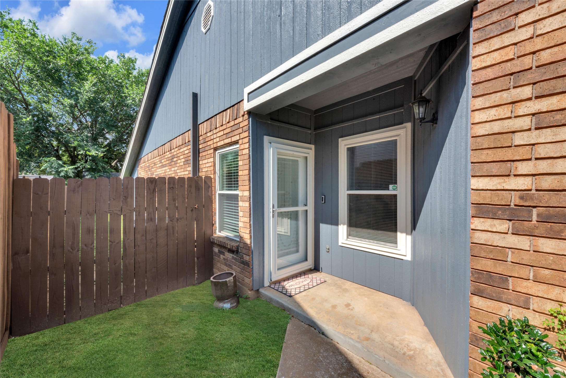 613 Canterbury Street Euless TX 76039