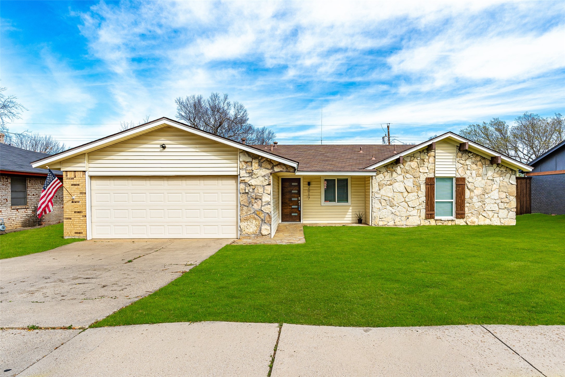 2017 Lexington Place Bedford TX 76022