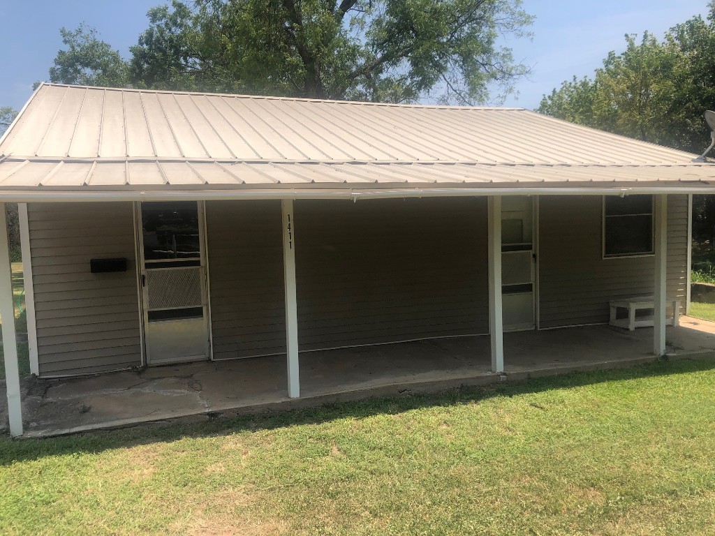 1411 S Blackburn Street Brady TX 76825