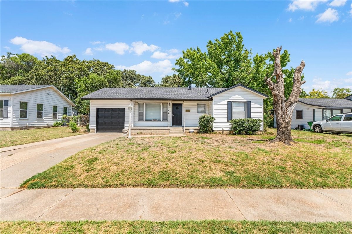 3825 Hollis Street Haltom City TX 76111