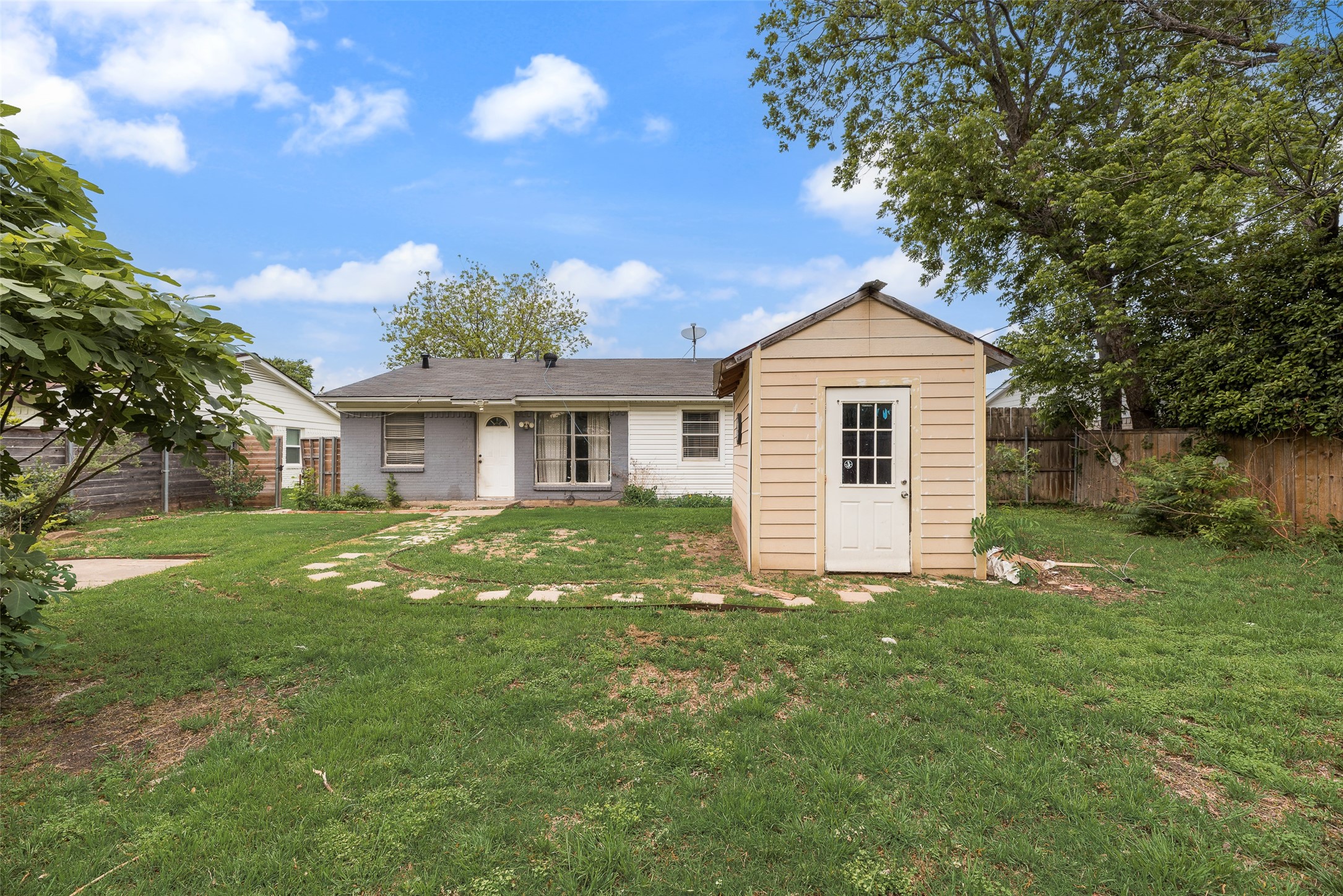 1207 Ridgeway Drive Richardson TX 75080