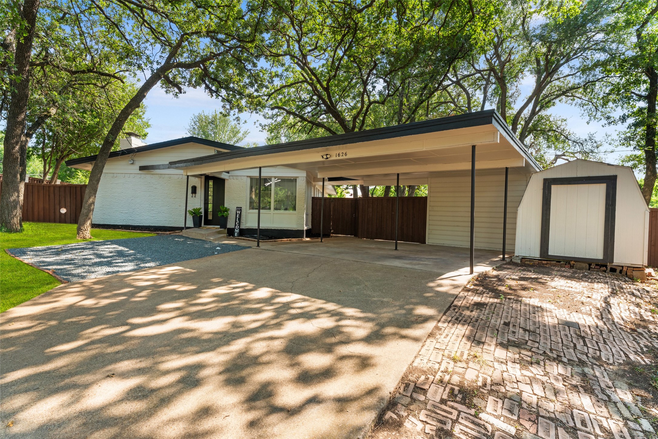 1626 Fair Court Irving TX 75060