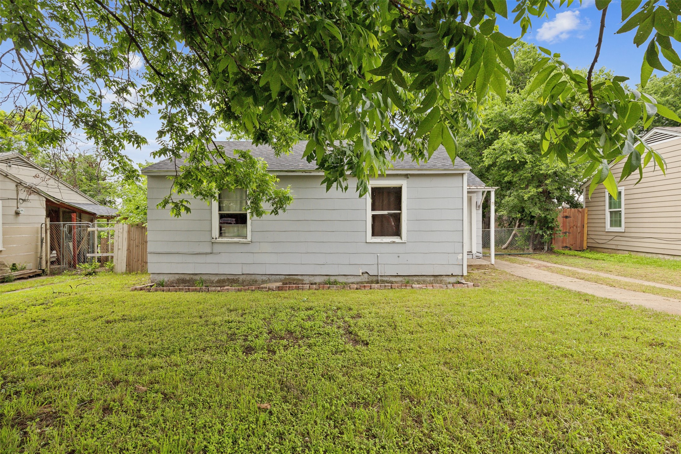 1016 E Shaw Street Fort Worth TX 76110