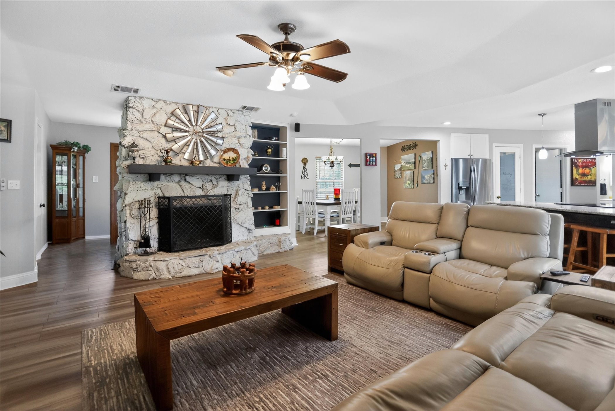 105 Elm Drive Oak Leaf TX 75154