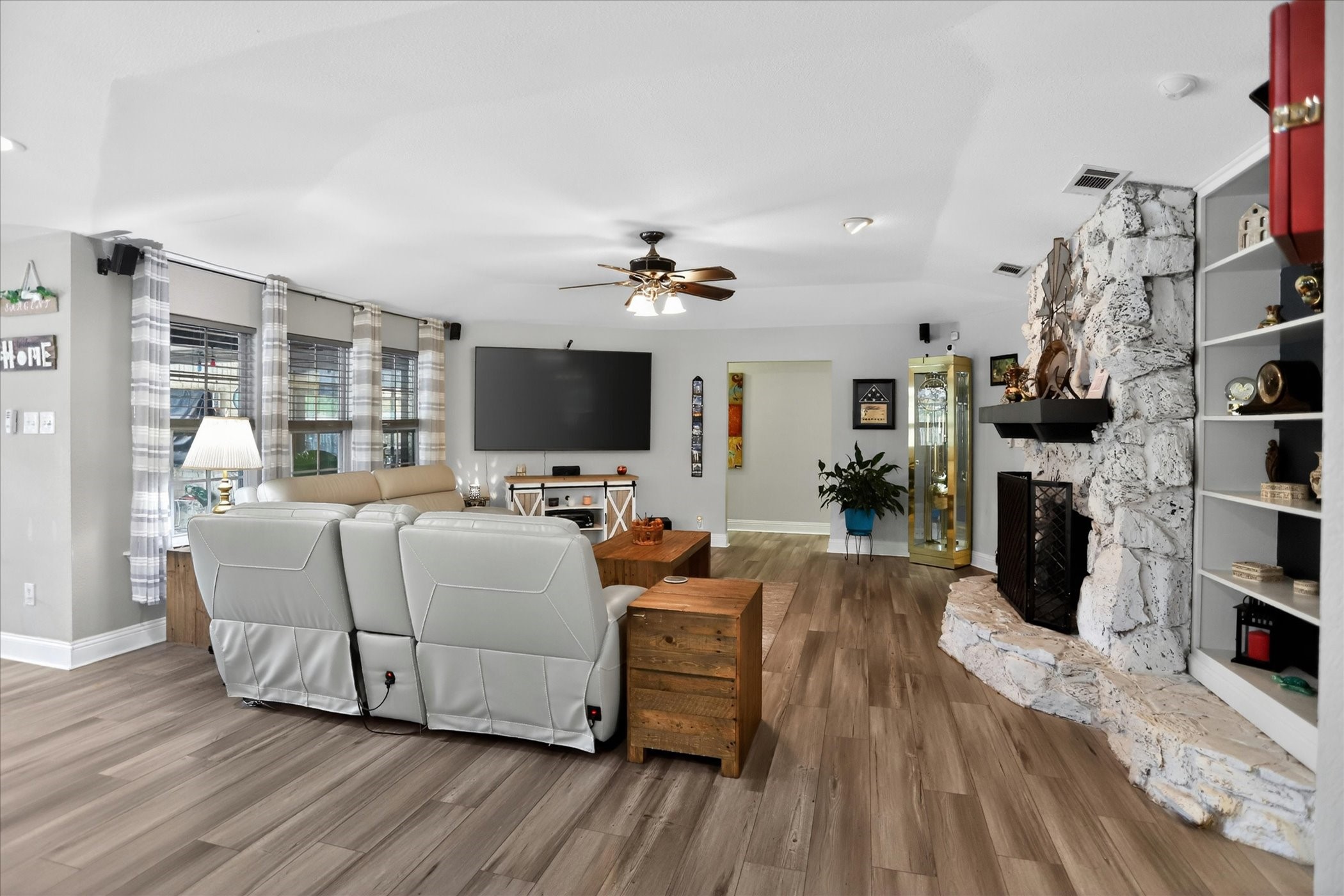 105 Elm Drive Oak Leaf TX 75154
