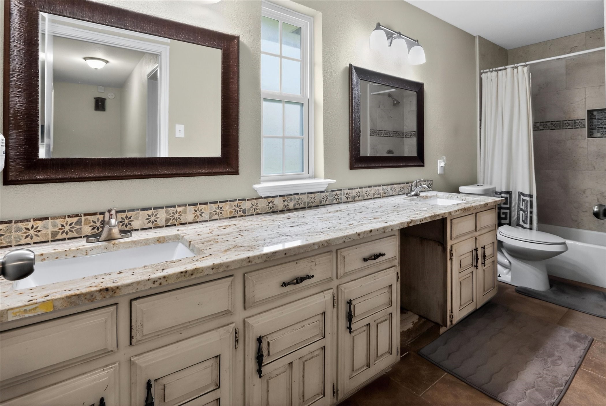 105 Elm Drive Oak Leaf TX 75154