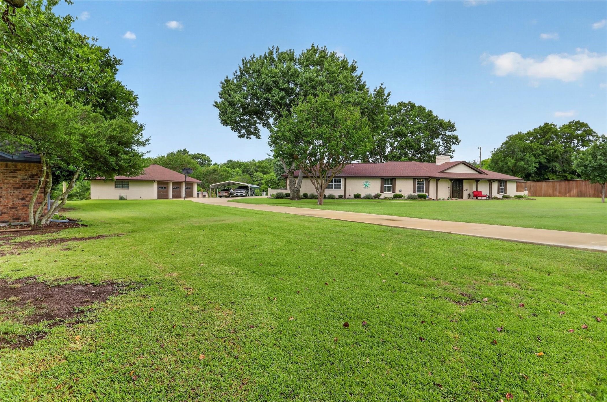 105 Elm Drive Oak Leaf TX 75154