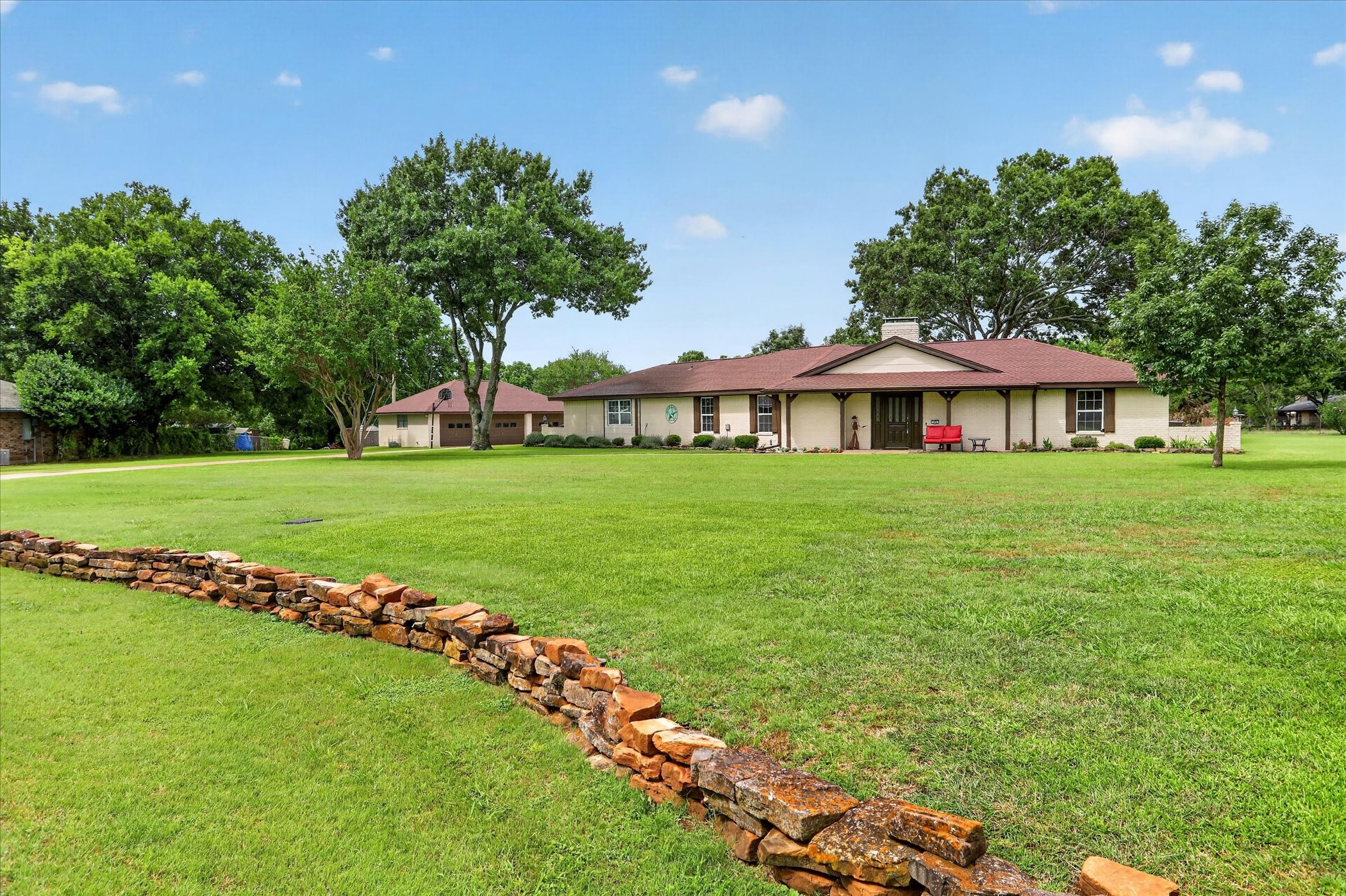 105 Elm Drive Oak Leaf TX 75154